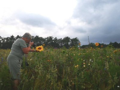 Boeren bieden burger bloemenzaad aan